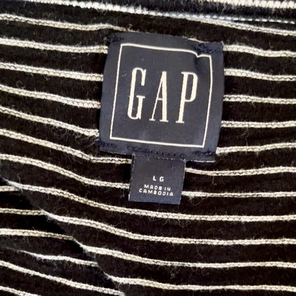 GAP Women's Black and White Striped Tee - Picture 6 of 6